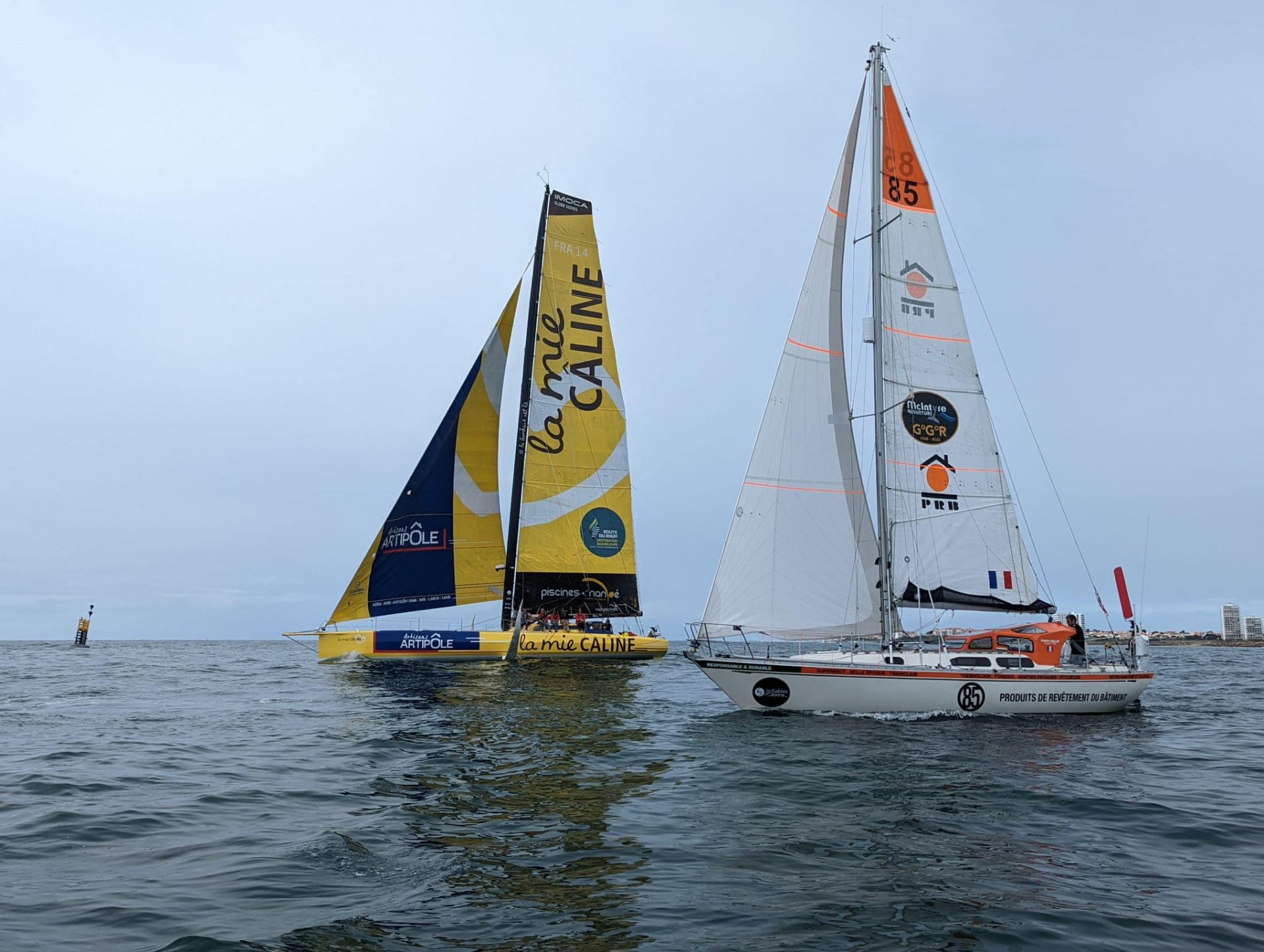 La Mie Câline aux côtés de PRB en route pour la Golden Globe Race.