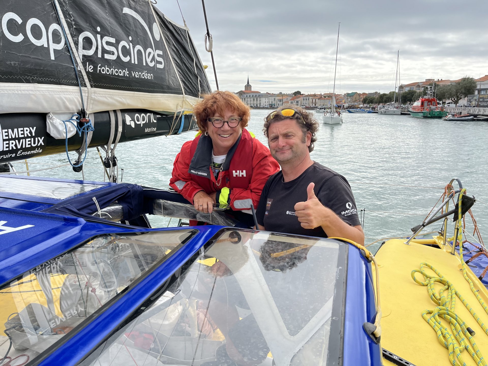 Sylvie Berneau encourage toujours et encore le skipper Arnaud Boissières