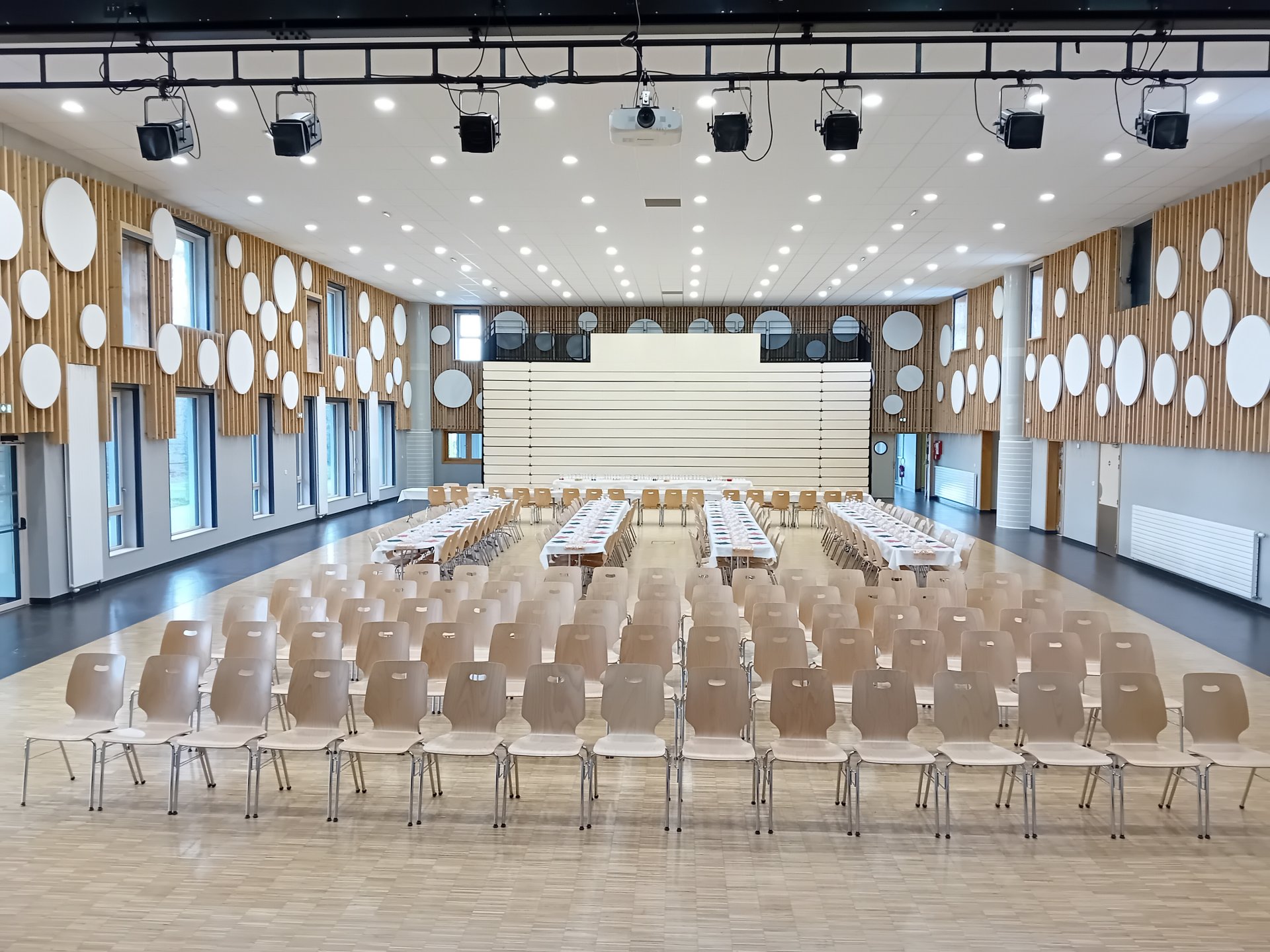 La salle « Le Grénith » à Rieux (56), idéale pour accueillir spectacle et repas de fin d